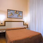 Via Marsaglia ホテル 3*