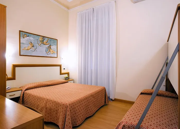 מלון Via Marsaglia 3*